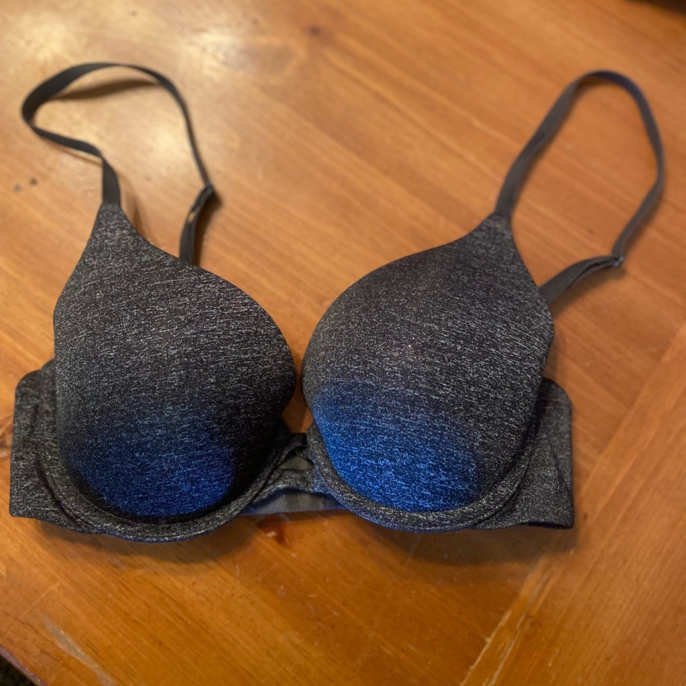 Victoria’s Secret lightly padded Tshirt Bra size 32C